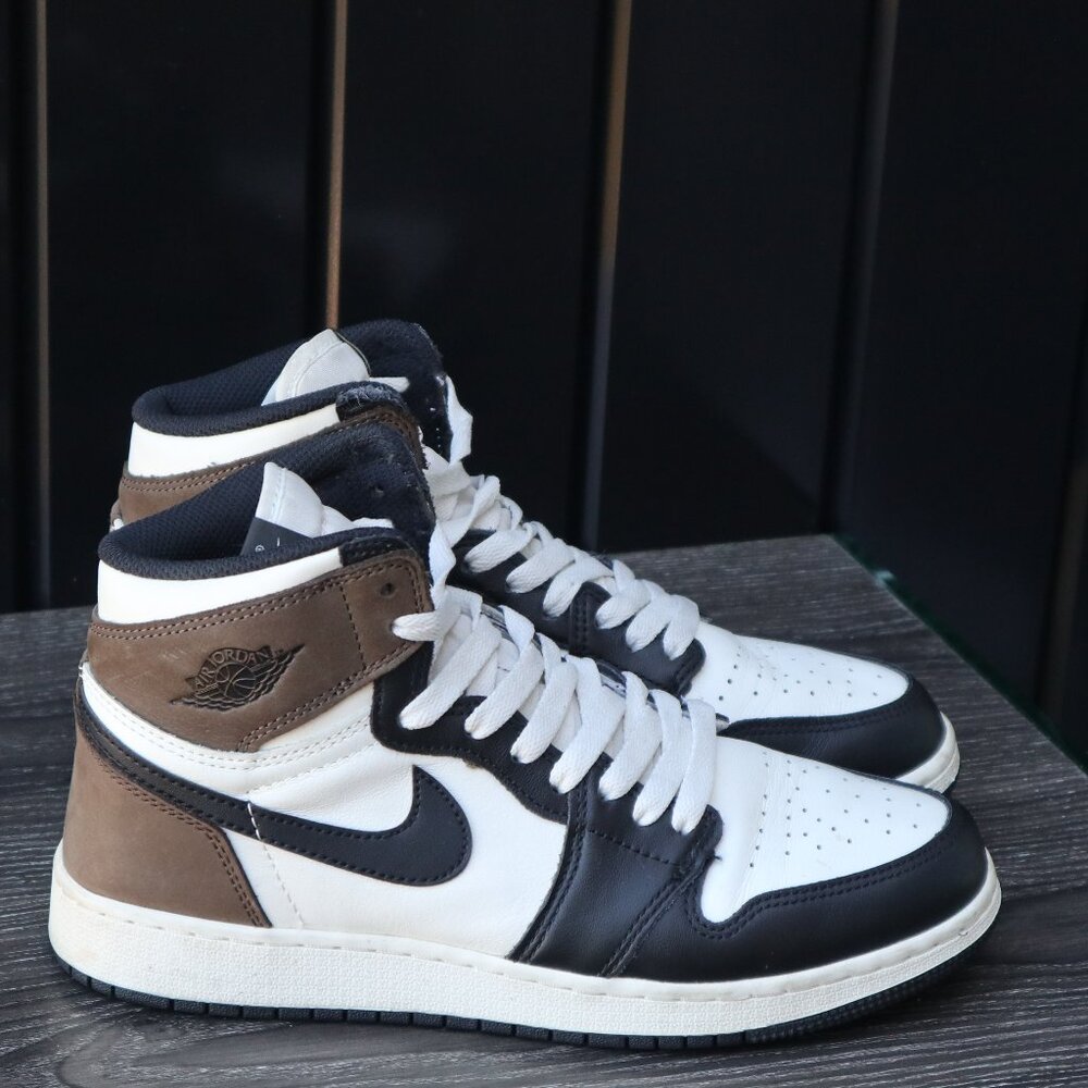 Air Jordan 1 Retro OG "Dark Mocha"